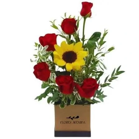 Caja con 6 flores rosas y girasol 